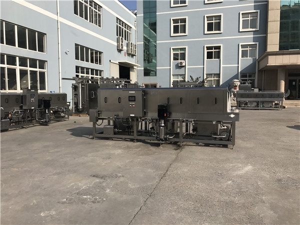 塑料筐清洗機，物料筐清洗機，周轉(zhuǎn)箱清洗機